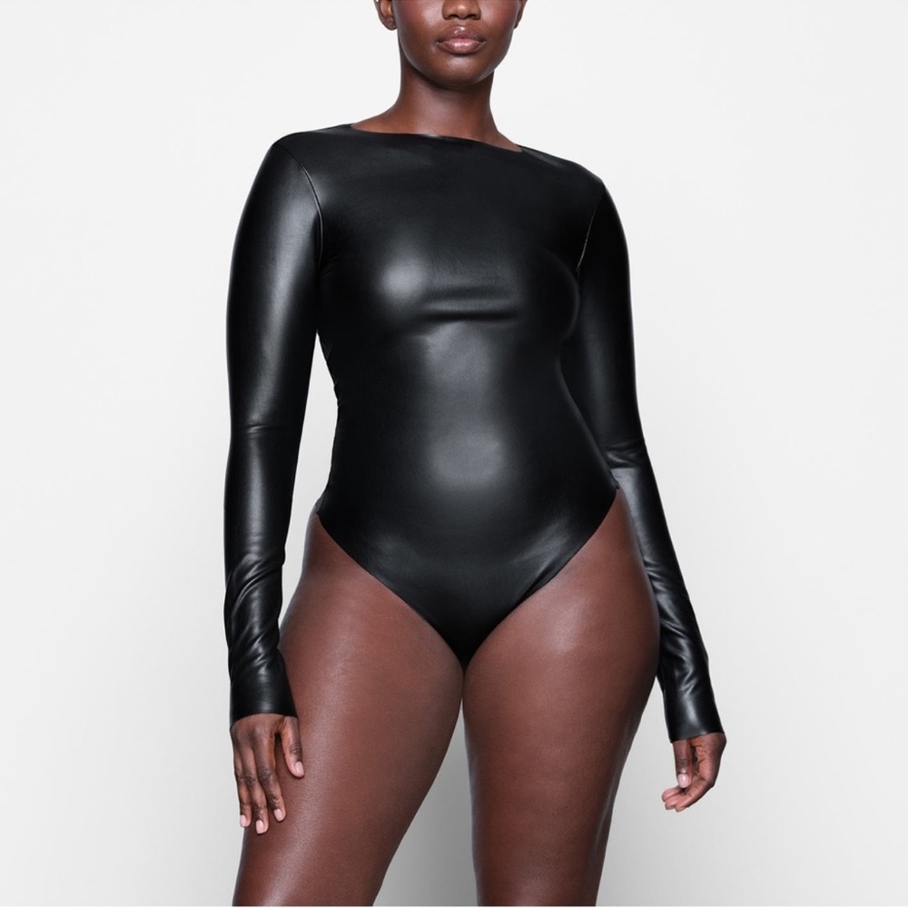 SKIMS Faux Leather Long Sleeve Bodysuit - Picture 4 of 13